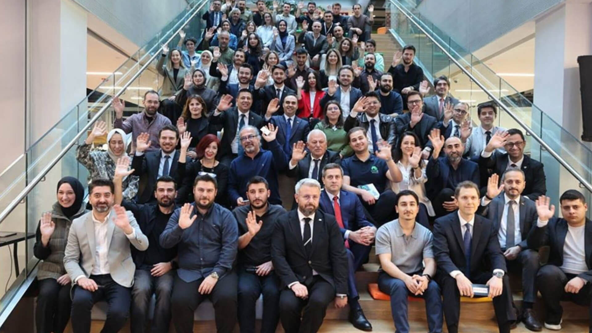 Bakan Kacır, Teknopark İstanbul'da Girişimcilerle Bir Araya Geldi