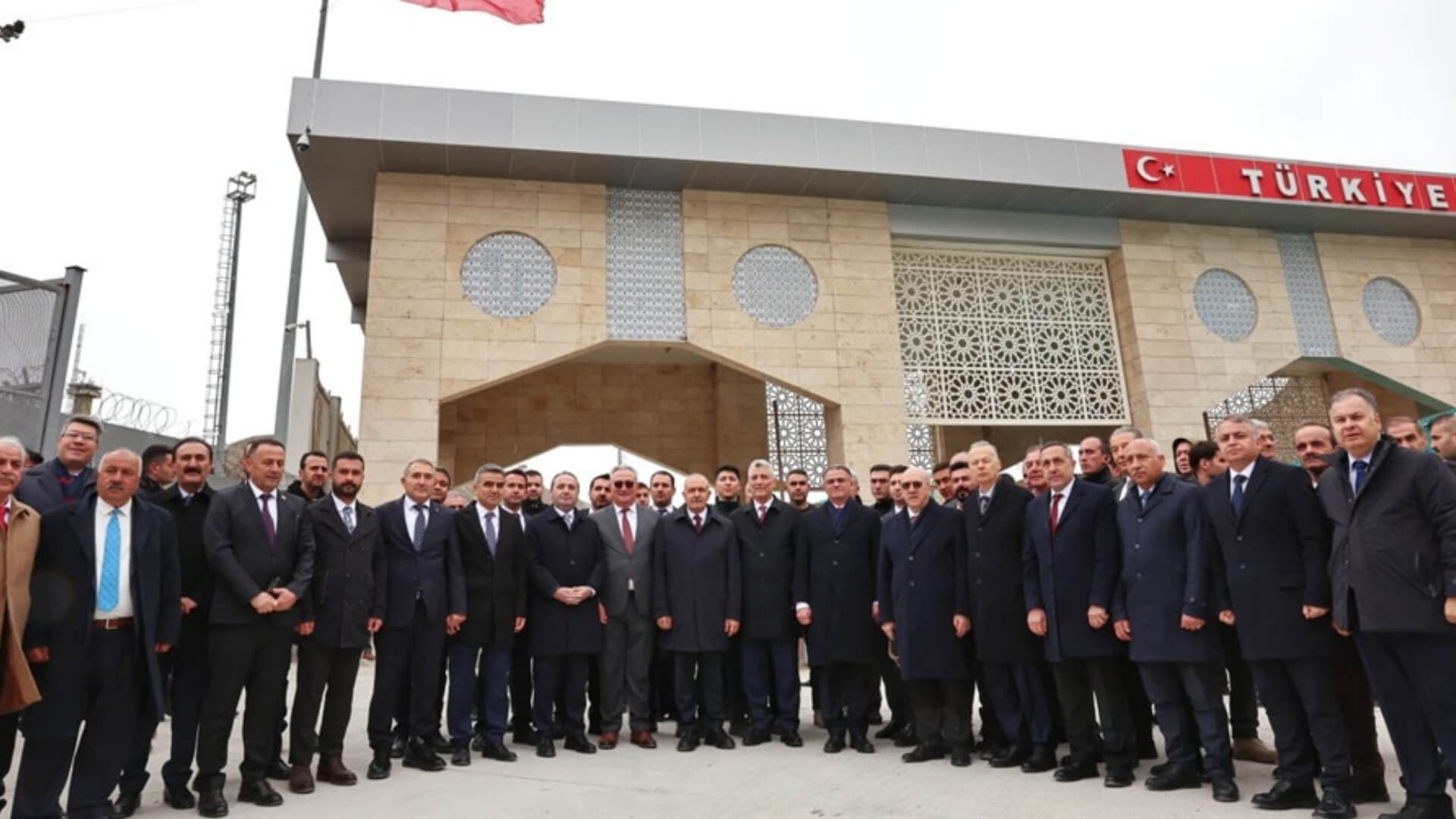 Ticaret Bakanı Ömer Bolat, Kapıköy Gümrük Kapısı'nda İncelemelerde Bulundu