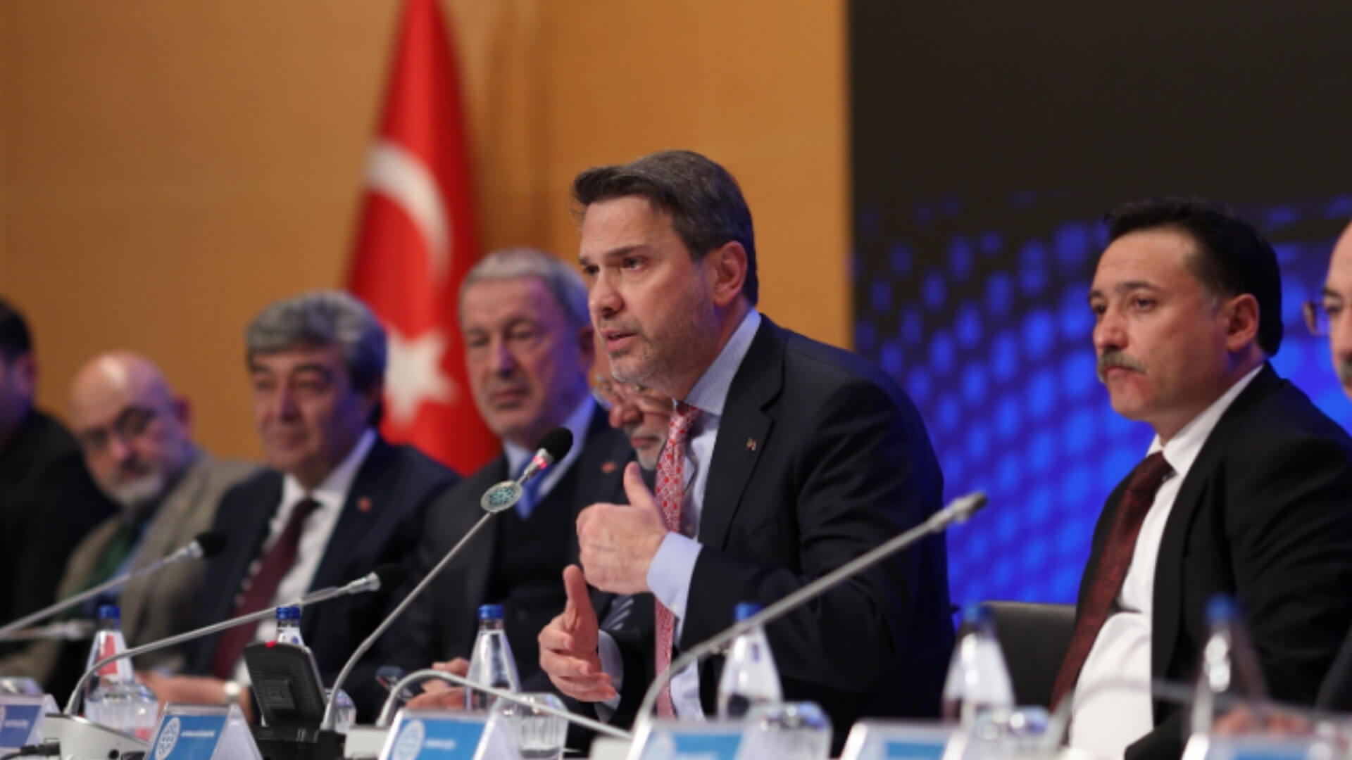 Anasayfa Türkiye'nin Uzun Dönemli Yeni Enerji Mimarisi Üzerinde Çalışıyoruz