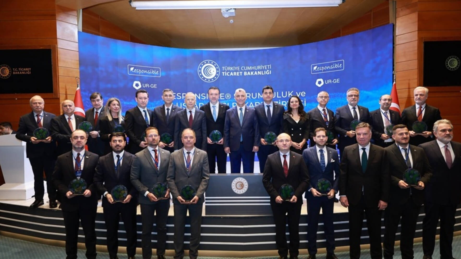 Ticaret Bakanı Ömer Bolat, Responsible/Sorumluluk ve Uluslararası Rekabet Zirvesi'nde Konuştu