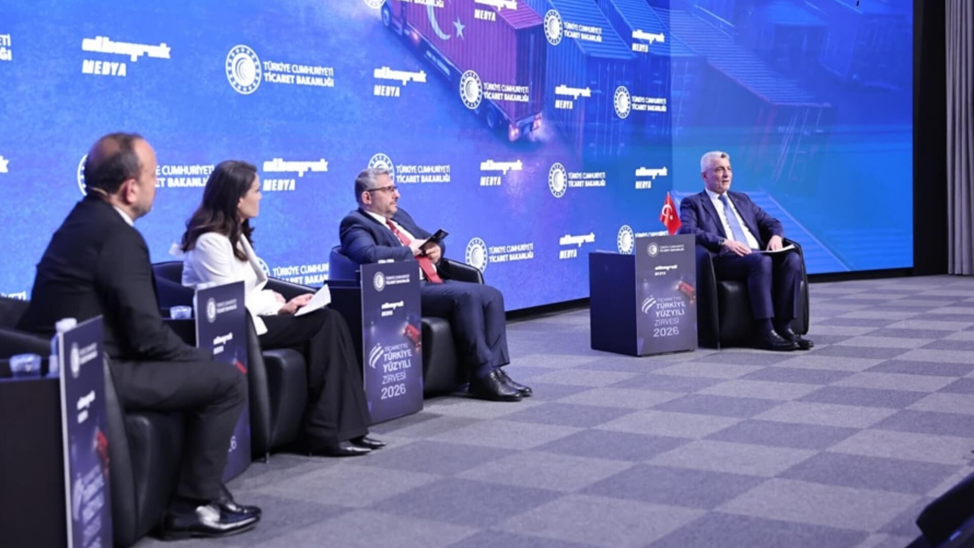 Ticaret Bakanı Ömer Bolat, Ticarette Türkiye Yüzyılı Zirvesi'nde Konuştu