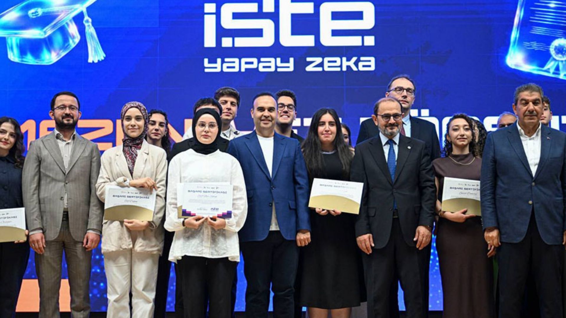 Anasayfa Bakan Kacır'dan Yapay Zekâ Seferberliği: "Dijital Derebeyliğe Karşı Kendi Yolumuzu Çizeceğiz"