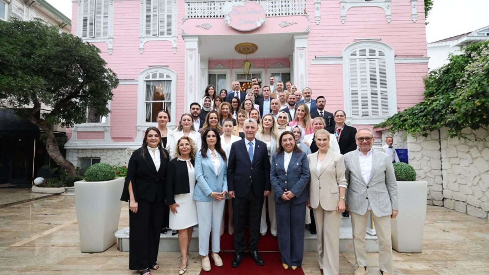 Ticaret Bakanı Bolat: "Kadın Girişimcilerin İhracata Katkısı 62 Milyar Doları Aştı"