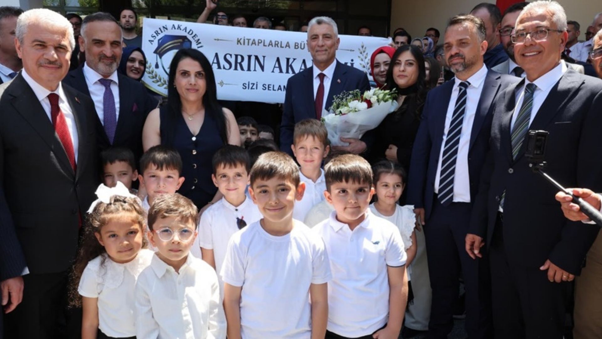 Ticaret Bakanı Bolat, Konya'da Kütüphane Açılışına Katıldı