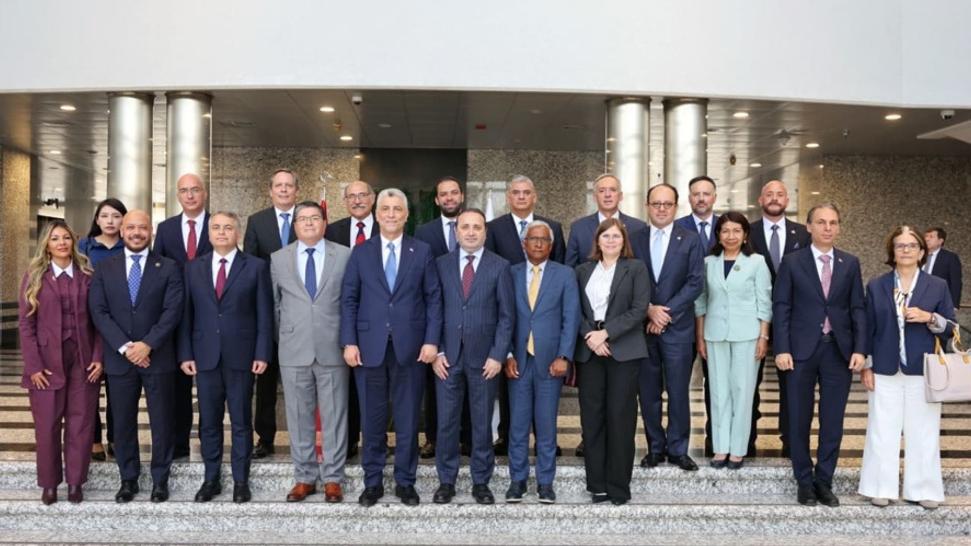 Ticaret Bakanı Ömer Bolat, Latin Amerika Ülkelerinin Büyükelçileriyle Bir Araya Geldi